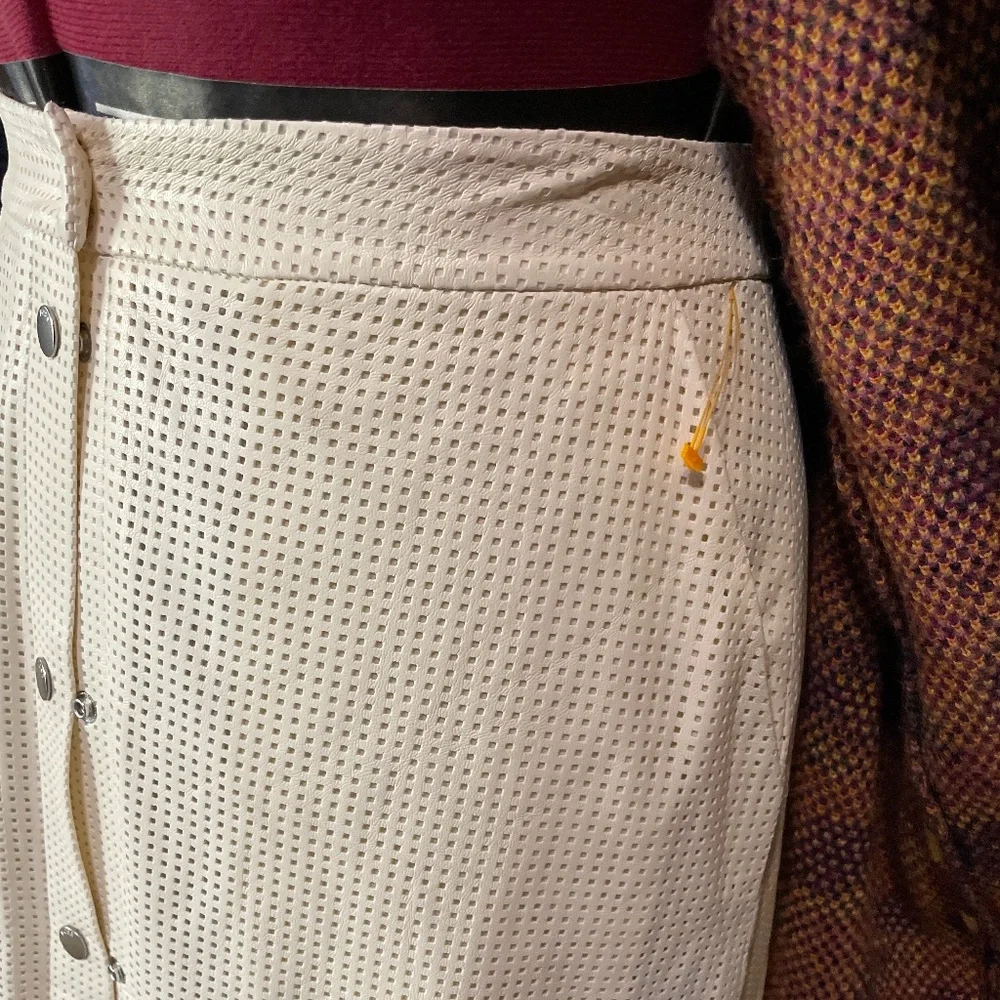 Hugo Boss leather skirt - Picture 5 of 14